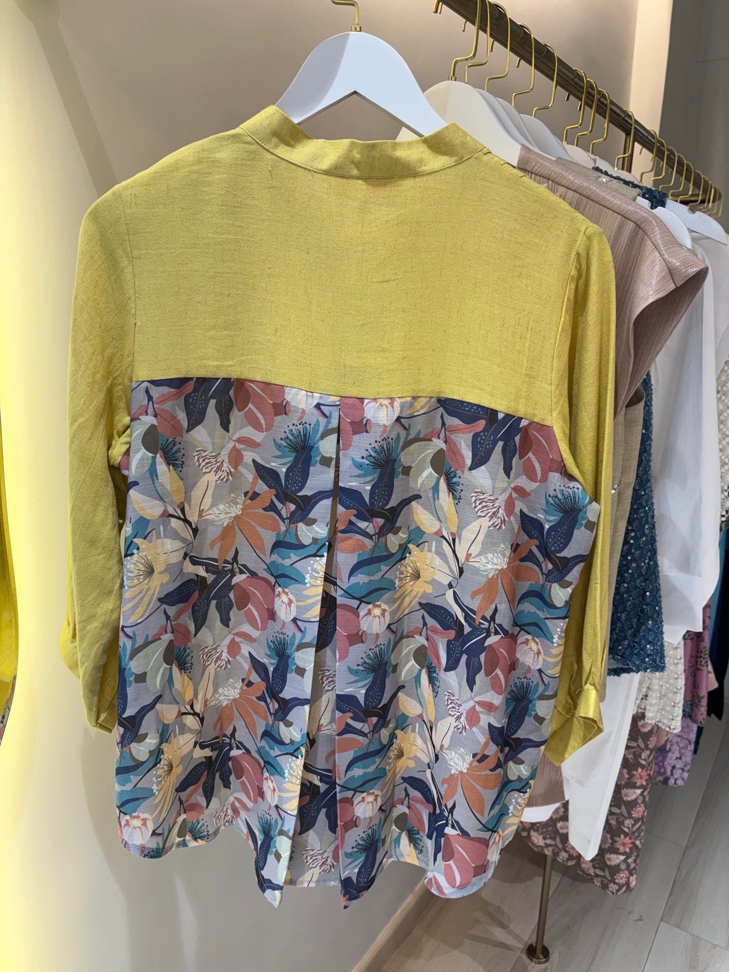 Applique Mandarin collar shirt