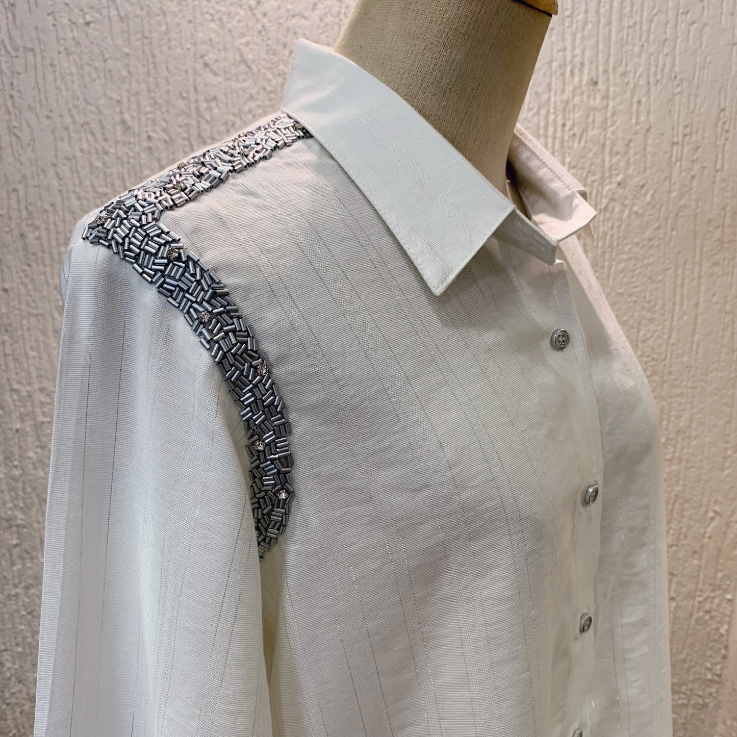 Embroidered shoulder silk shirt